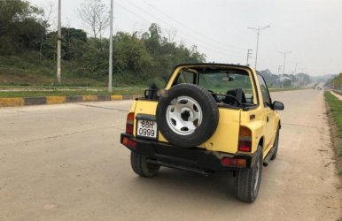 Cần bán Chevrolet Tracker sản xuất 1993, màu vàng, nhập khẩu