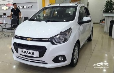 Bán Chevrolet Spark LT sản xuất 2018, màu trắng, giá chỉ 315 triệu