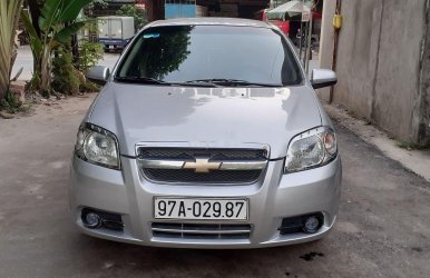Bán Chevrolet Aveo 2013, màu bạc, xe đẹp như mới