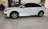 Cần bán lại xe Chevrolet Cruze LT 1.6MT sản xuất năm 2017, màu trắng